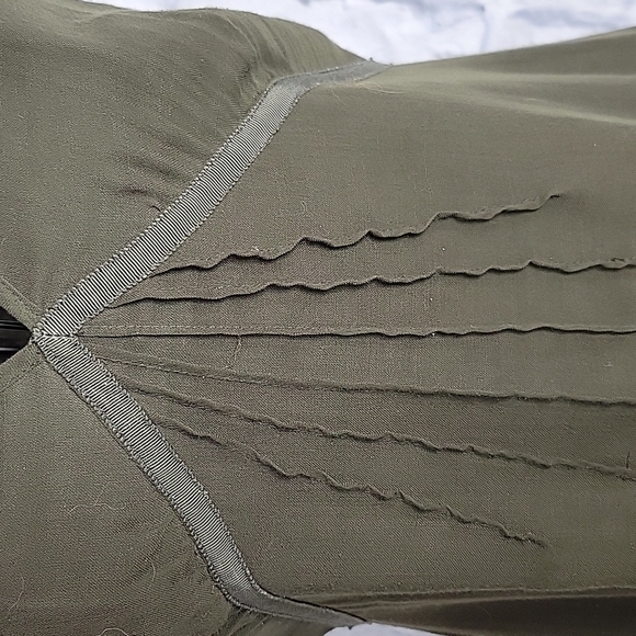 BANANA REPUBLIC Olive Green Pleated and Ruffled Sleeveless Dress OOP - Picture 4 of 9